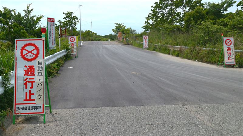 歩道県道 長坂垂水線