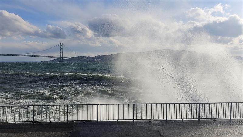 海峡の白浪